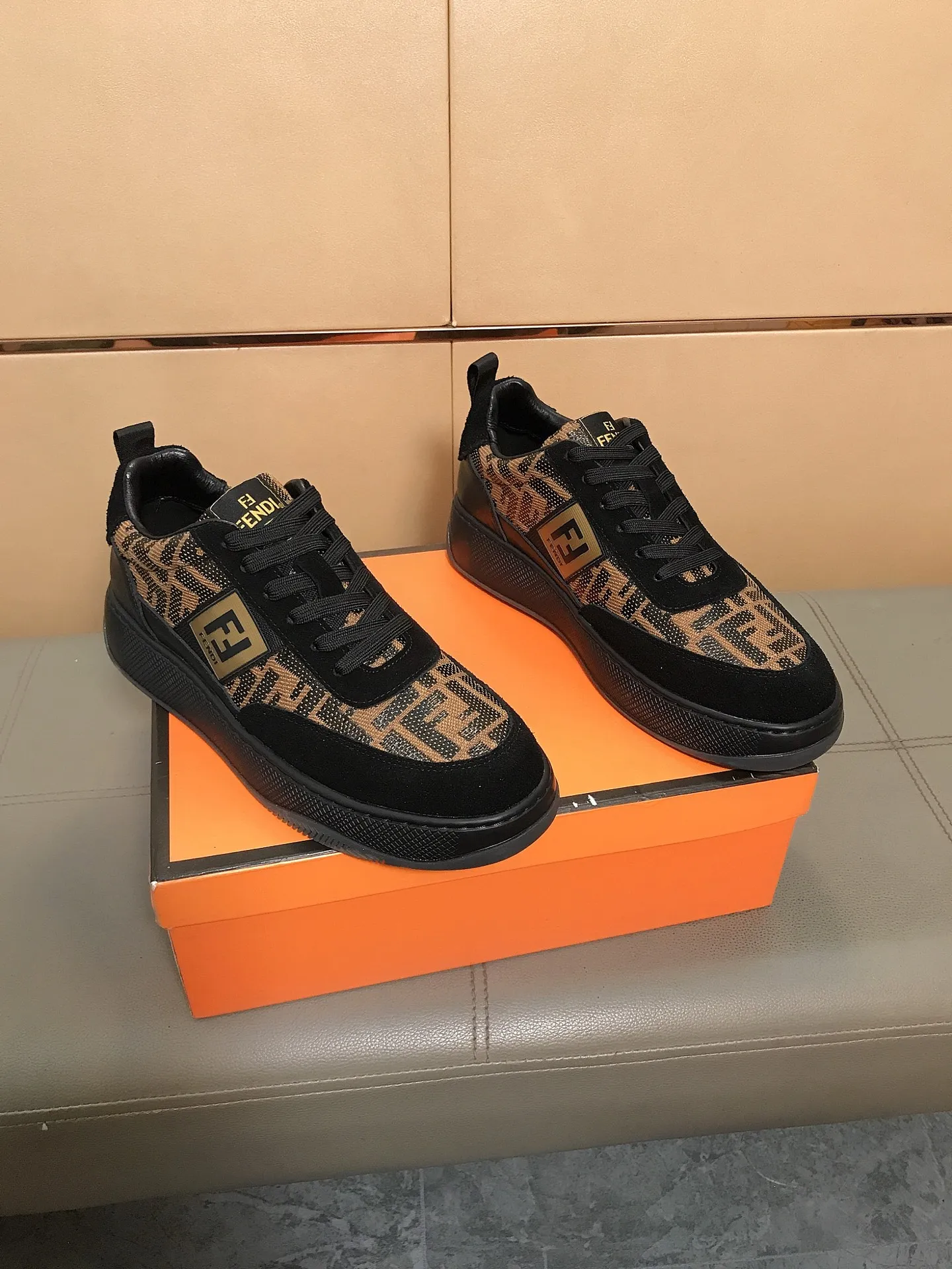 Ex-factory price 420 🔆🔆👉Fendi [Fendi] Men's new low-cut casual shoes are on the market🔥The shoe body is made of brand-specific printed fabric nubuck leather, with sheepskin lining for feet, breathable and does not cover the feet! Fashionable casual shoes 🙈Outsole is ultra-light, non-slip and wear-resistant👣 Standard size 38-44